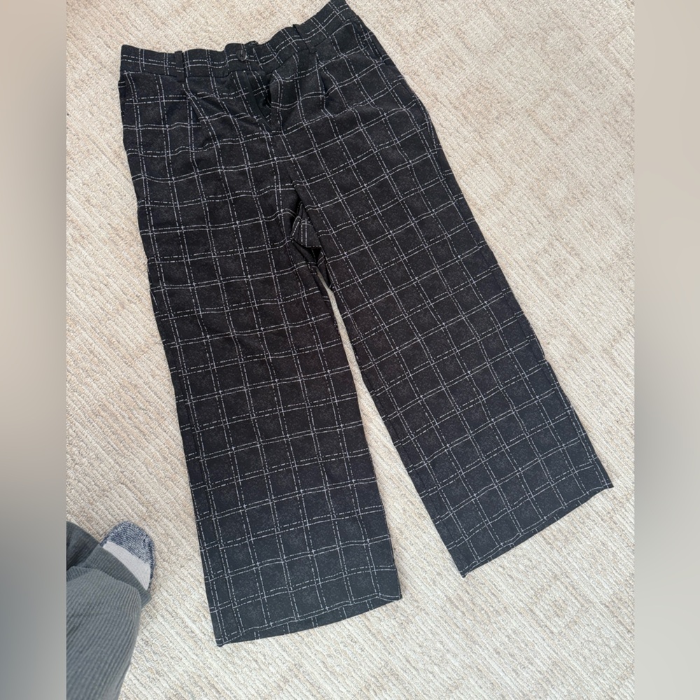 Torrid Black and White Wide Leg Pants - Picture 4 of 8